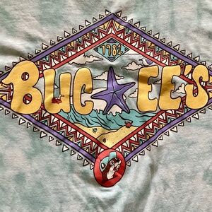 Buc-ee’s ladies tie dyed Large Shirt!